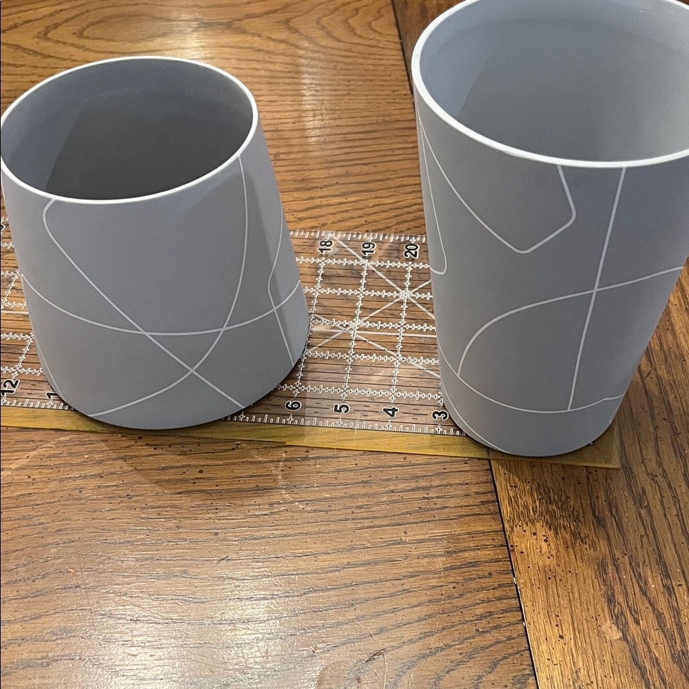 Barbara Barry for Middle Kingdom porcelain vases/planters - Picture 14 of 15